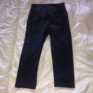 Navy blue lululemon cropped leggings